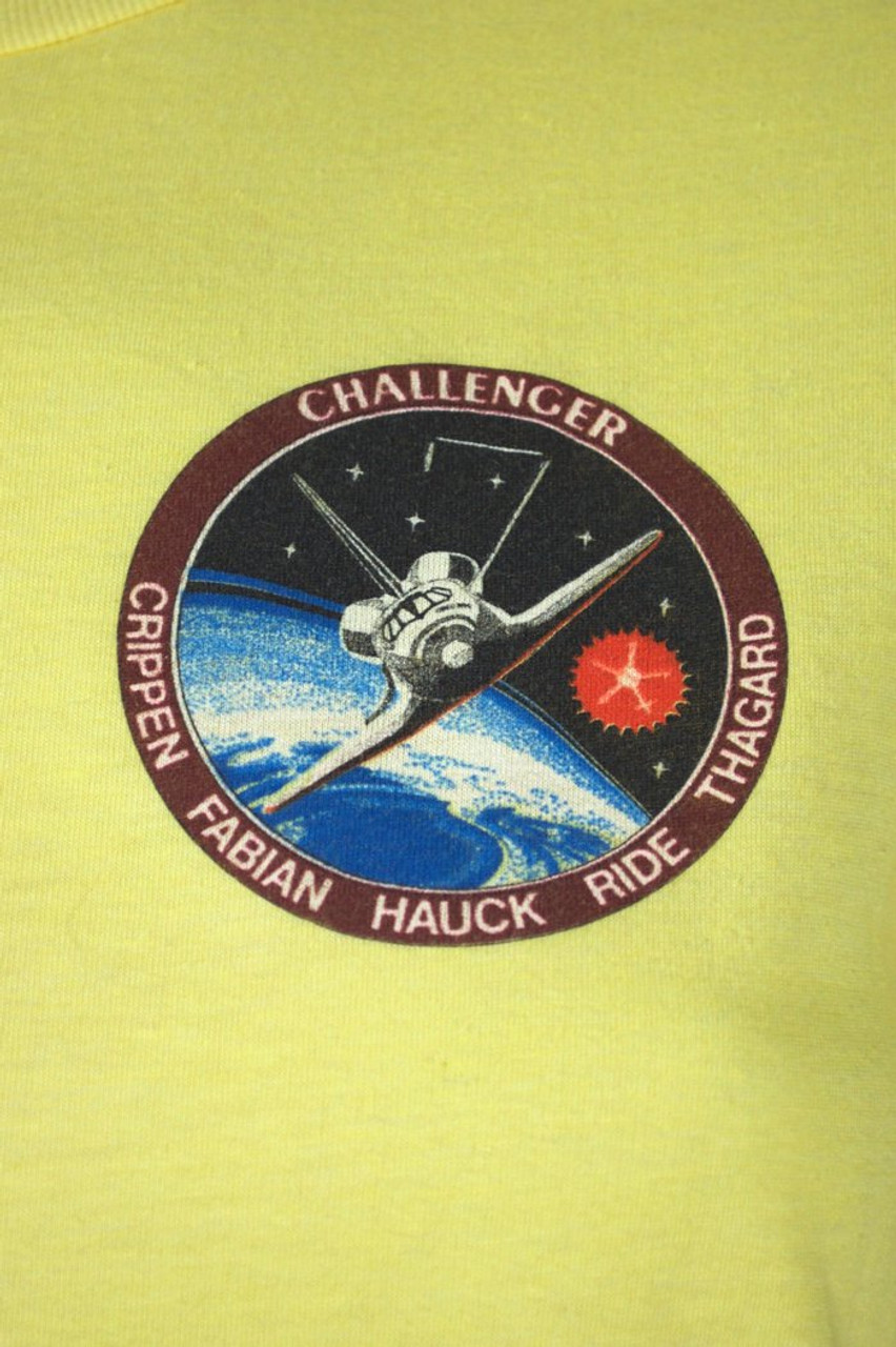 S space chest XS shuttle tee yellow 1980s 36 unisex Challenger t-shirt