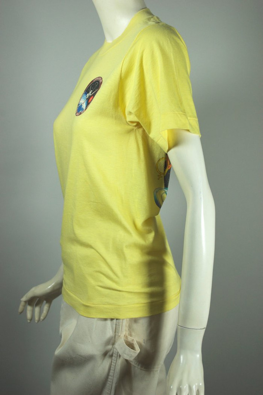 1980s tee yellow t-shirt space Challenger chest 36 S unisex XS shuttle
