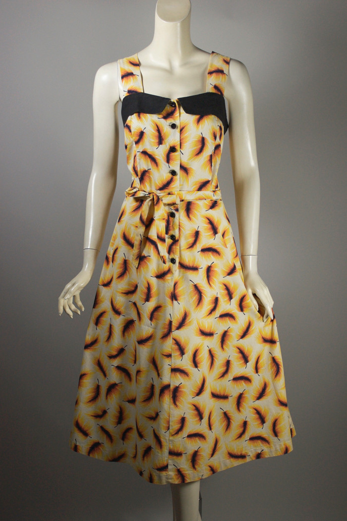 Gold feathers novelty print cotton 1950s sundress M-L 33 waist Gold feathers novelty print cotton 1950s sundress M-L 33 waist