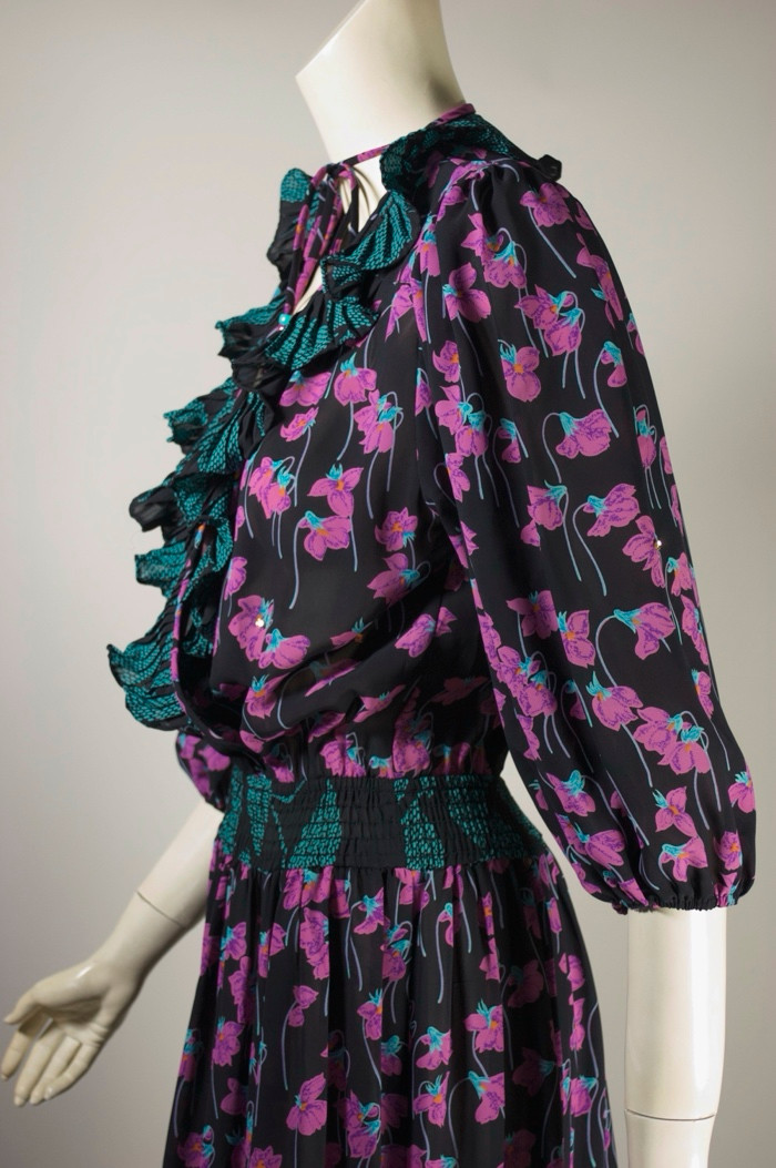 Assorti Diane Susan Freis 80s dress black purple violets S-M