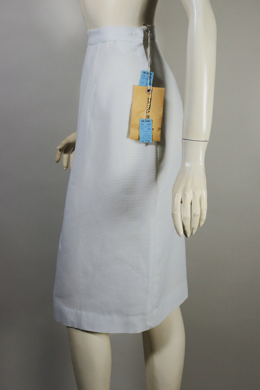 Ribbed cotton blend bright white 1960s skirt suit deadstock S-M