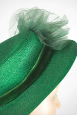 Bright green straw ladies hat 1940s tulle flower trim boater style 