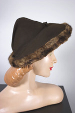 Late 1930s 1940s hat brown felt fur trim wide brim peaked crown