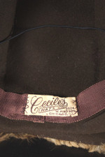 Late 1930s 1940s hat brown felt fur trim wide brim peaked crown