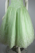 light green floral eyelet organza 1950s dress full skirt size M L 33 inch waist