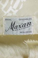 vintage pinup robe dressing gown 1940s bridal wedding cream brocade Art Deco pattern ivory cream off-white 28 waist XS-S