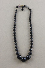 Faceted black glass beads choker 1950s goth glamour vintage necklace
