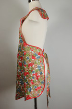 Unworn XS to L adjustable fit 1940s 1950s vintage full apron floral print cotton red blue green heart pocket