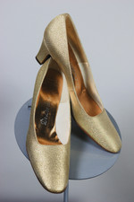 mid 1960s party shoes cocktail eveningwear pumps gold metallic square toes 2-inch heels size 8N