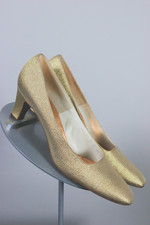 mid 1960s party shoes cocktail eveningwear pumps gold metallic square toes 2-inch heels size 8N