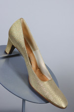 mid 1960s party shoes cocktail eveningwear pumps gold metallic square toes 2-inch heels size 8N