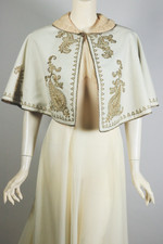 Gilded Age 1890s Victorian short cape capelet size XS-S ivory wool gold metallic couched embroidered paisley trim
