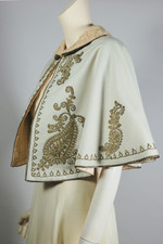 Gilded Age 1890s Victorian short cape capelet size XS-S ivory wool gold metallic couched embroidered paisley trim