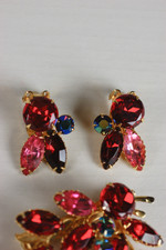 Beau Jewels ruby red deep pink 1950s 60s rhinestones pin clip-on earrings set Bowman Foster