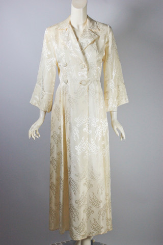 vintage pinup robe dressing gown 1940s bridal wedding cream brocade Art Deco pattern ivory cream off-white 28 waist XS-S