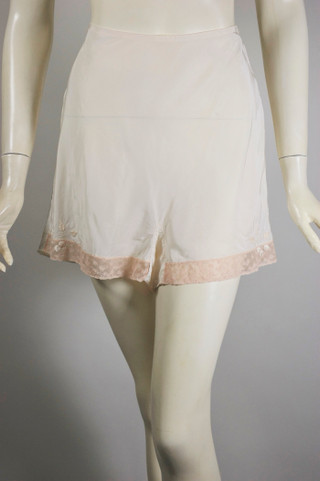 unworn deadstock 1940s lingerie pin-up tap pant light pink rayon lace trim XS S