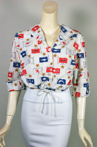 Boating nautical novelty print blouse 1960s cotton top red white blue 4th of July funny flags S 36 38 bust