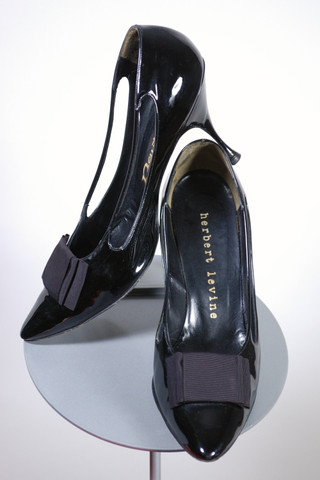 Herbert Levine early 1960s stiletto pumps black patent leather heels size 10B
