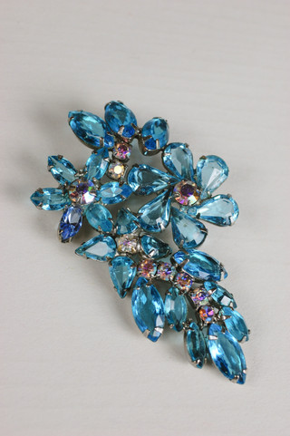 Aqua blue rhinestone flower brooch 1950s 1960s pin silver-tone metal open back settings