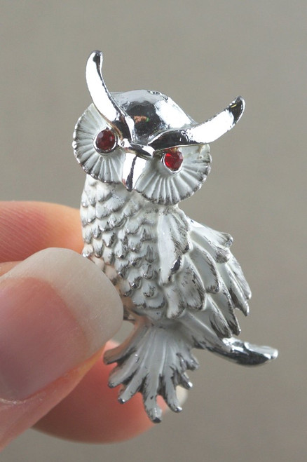 Vintage animal pin novelty brooch horned owl white enamel silver tone
