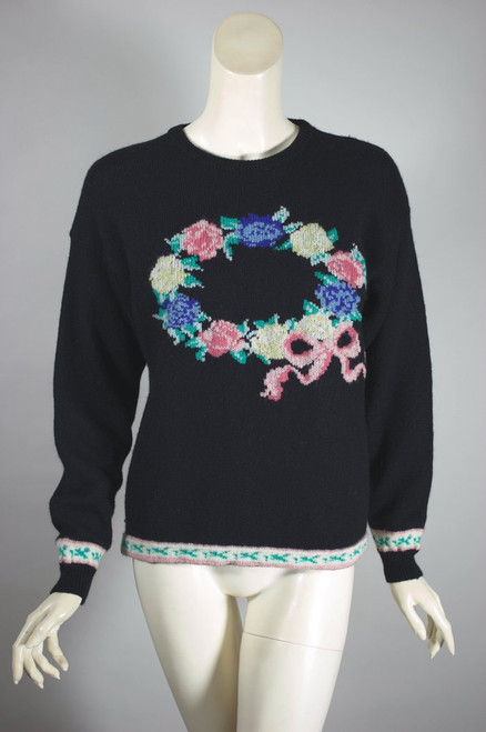 Black wool pink floral wreath design 80s pullover sweater ladies size S-M 