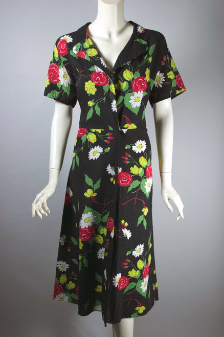 Vintage novelty print 1940s cotton dress black floral berries M 31-32 inch waist