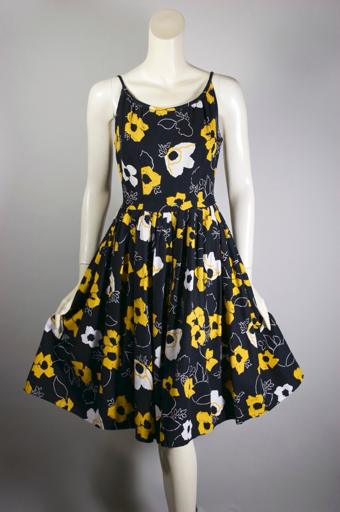 vintage 1950s pin-up sundress black gold white floral cotton pique XS 24 25 inch waist