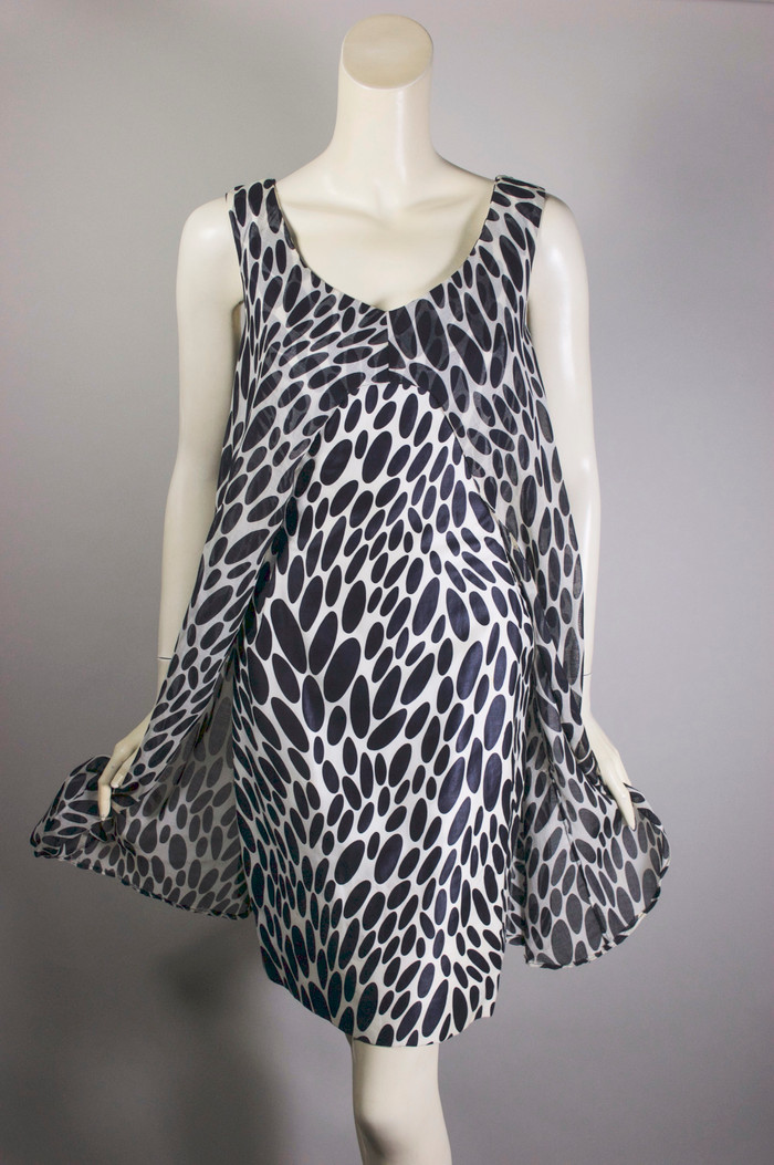 Groovy mod 1960s dress black white op art polka dots XS-S 27 inch waist
