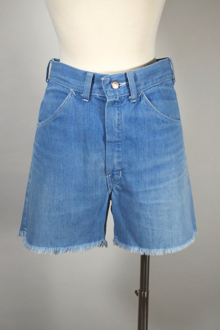 light wash stonewashed denim shorts cutoffs 1970s 31 inch waist Big Yank