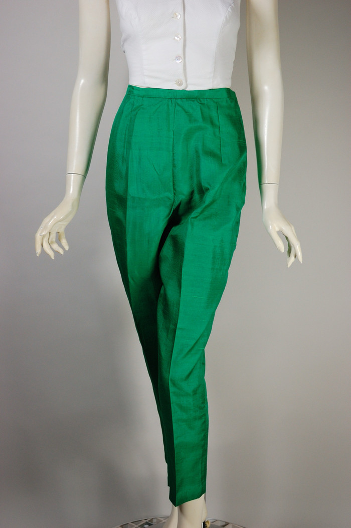 unworn 1960s green silk shantung cigarette pant capri modern size small S 26 inch waist