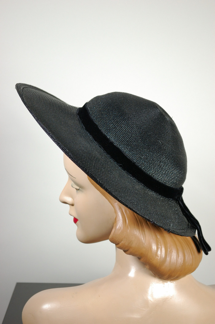 wide brim schoolgirl style black straw hat vintage 1950s velvet band goth garden party wedding