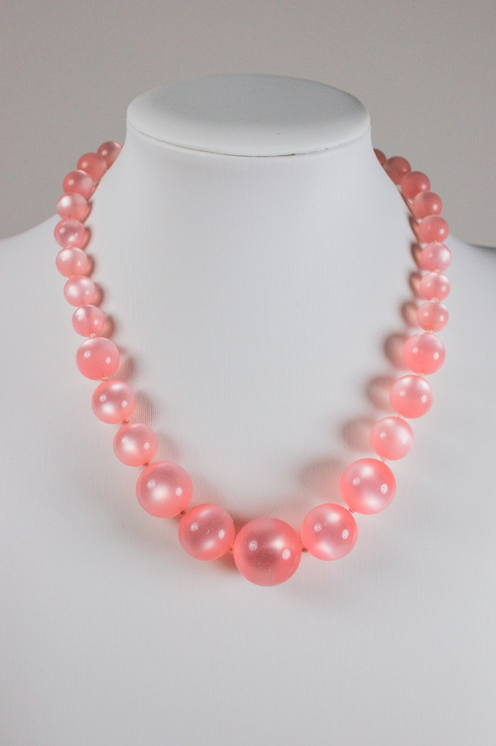 Pale bubblegum pink moonglow lucite beads choker necklace 1950s vintage