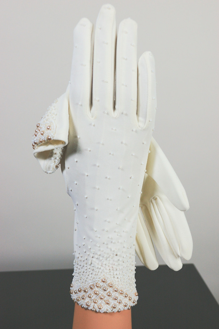 1960s vintage gloves off-white ivory beaded pearls bridal wedding size 6.5 XS S