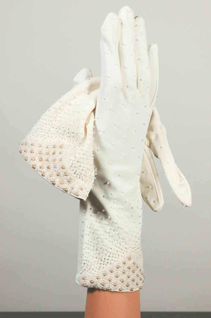 Pearl beaded gloves ivory cream nylon 1950s 1960s size 7 S to M bridal wedding