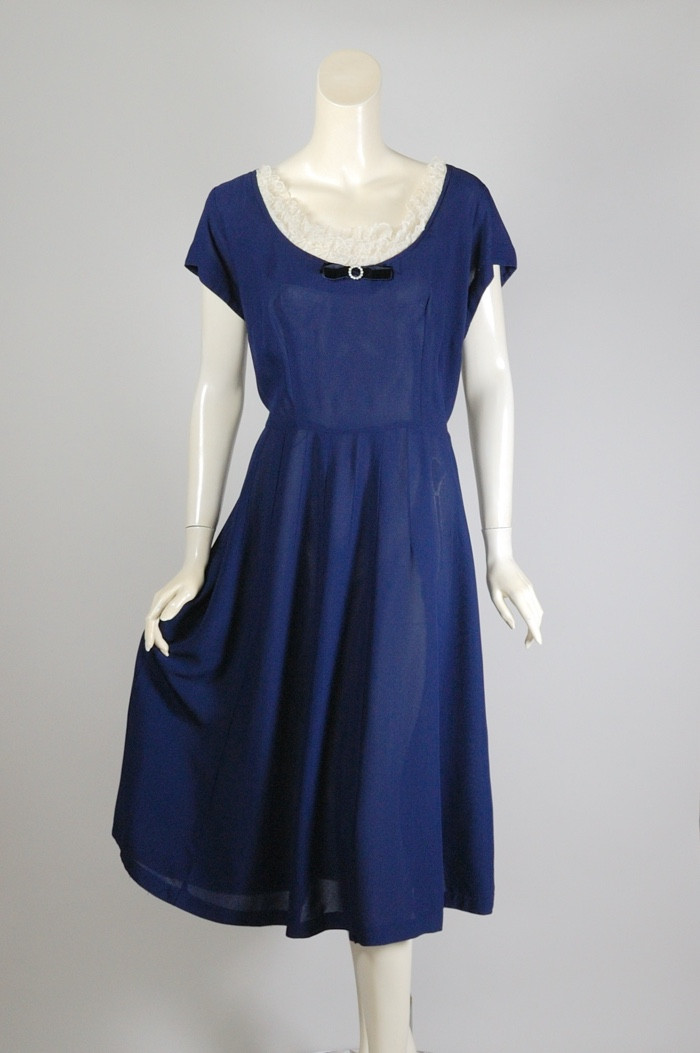 vintage 1950s dress navy blue rayon white lace ruffle trim volup XL petite 49 inch bust 37 waist