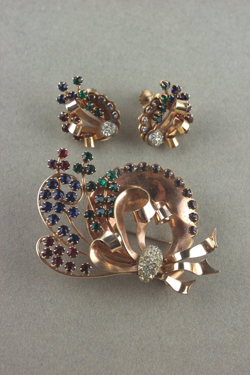 1940s brooch earrings gold filled wreath ribbons Charles Reis Co 12K GF