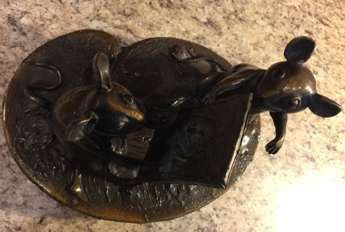 Mouse L. Angelo sculpture from top Mouse L. Angelo sculpture from top