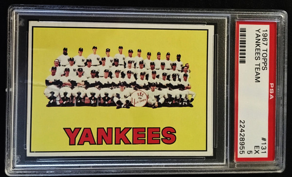 1967 Topps #131 New York Yankees Team PSA 5