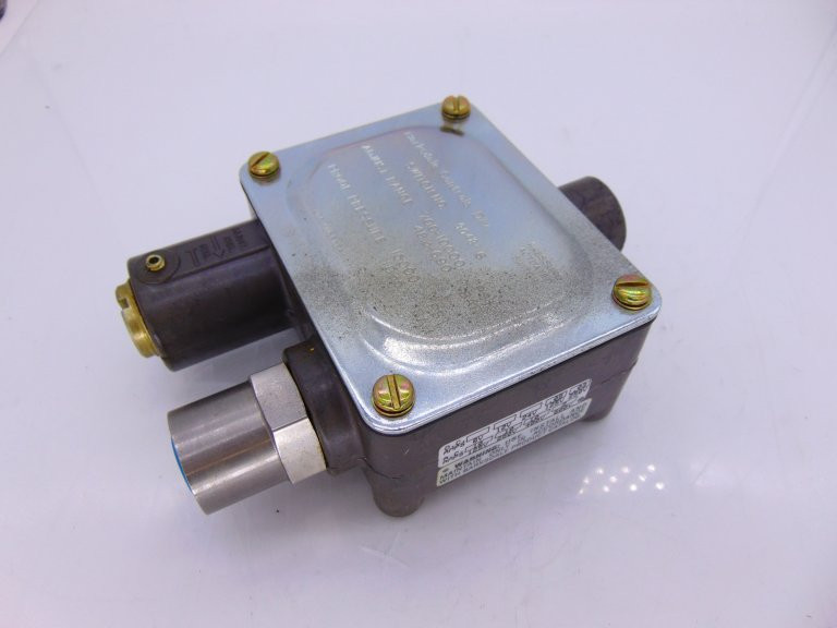 Interruttore A Pressione Barksdale 9048-3 - Range 100-1500 PSI, Nuovo (senza Scatola)