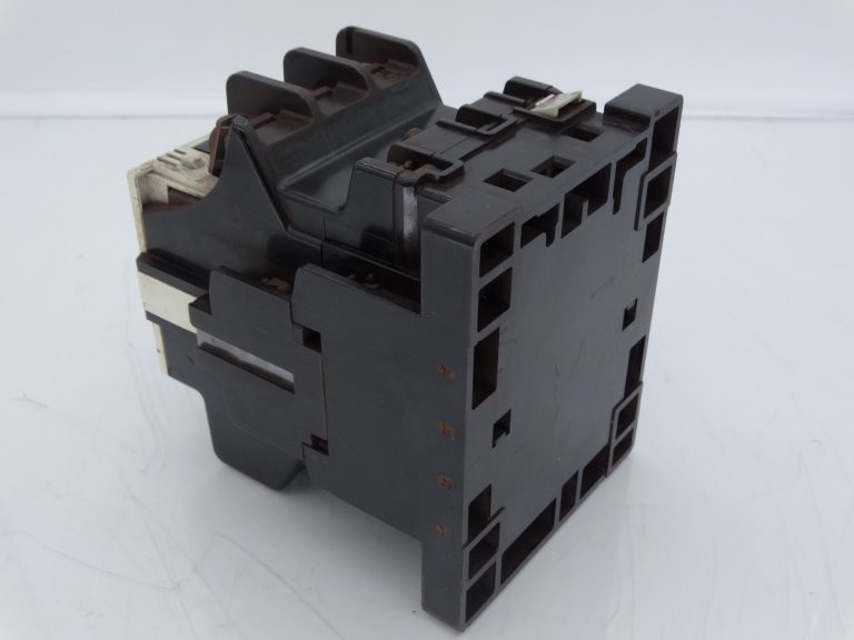 FUJI ELECTRIC SC-3N(65) 200-220V MAGNATIC CONTACTOR MADE IN JAPAN FUJI ELECTRIC SC-3N(65) 200-220V MAGNATIC CONTACTOR MADE IN JAPAN