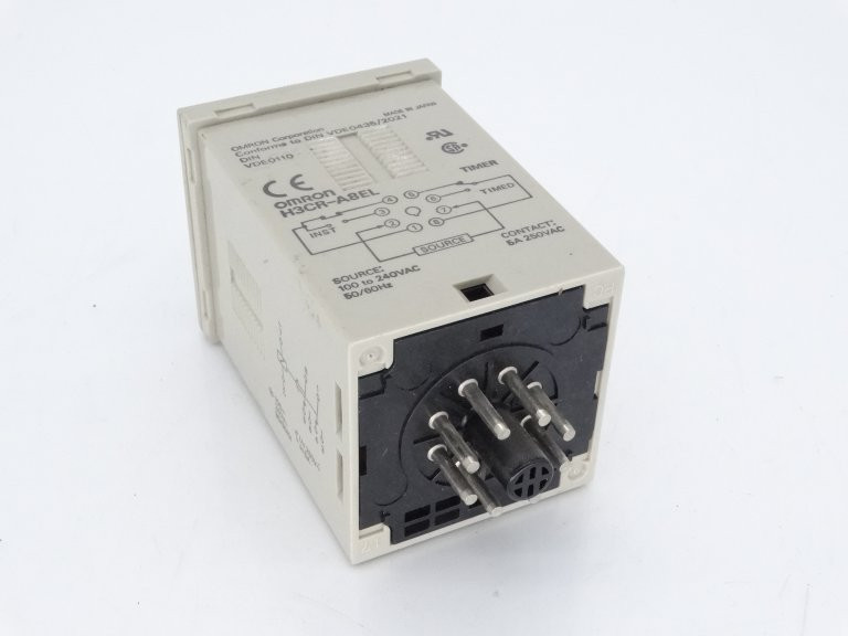 Omron H3CR-A8EL AC100/240 Timer