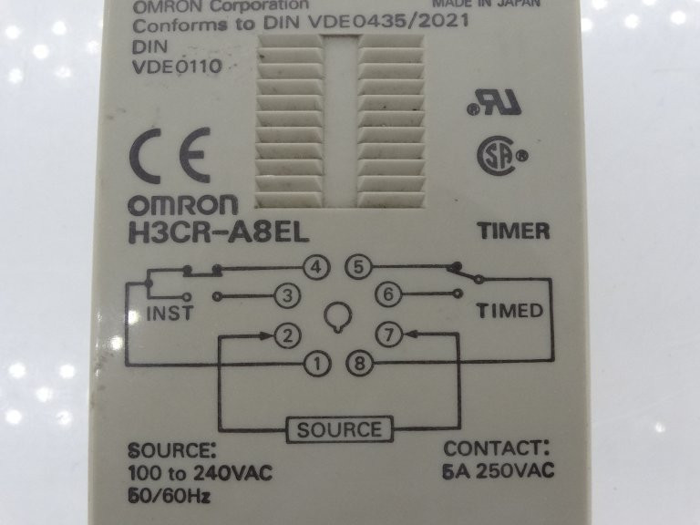 Omron H3CR-A8EL AC100/240 Timer