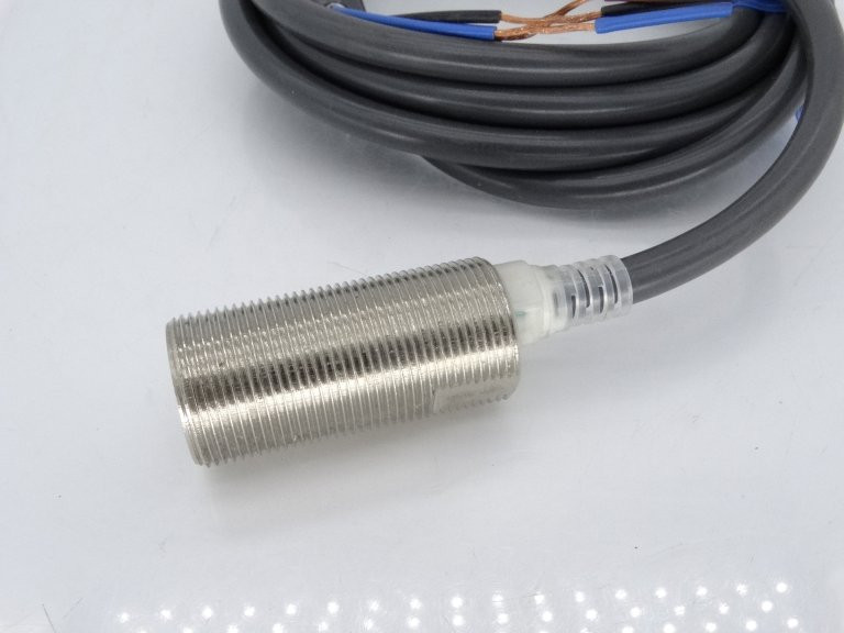 One New Omron E2E-X5E1 E2EX5E1 Proximity Switch Sensor Expedited - Foto 9