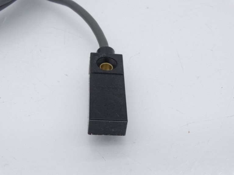 Omron TL-W3MC1 Sensor