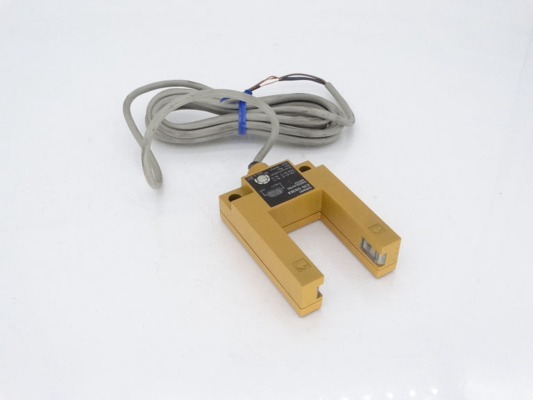 OMRON E3S-GS3E4 Switch - SIGMA Surplus