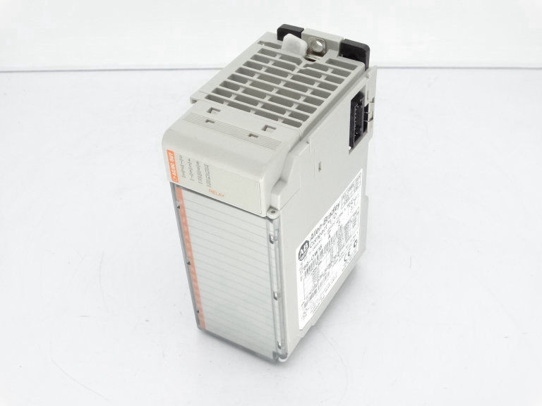 ALLEN BRADLEY 1769-OW16 PLC Module