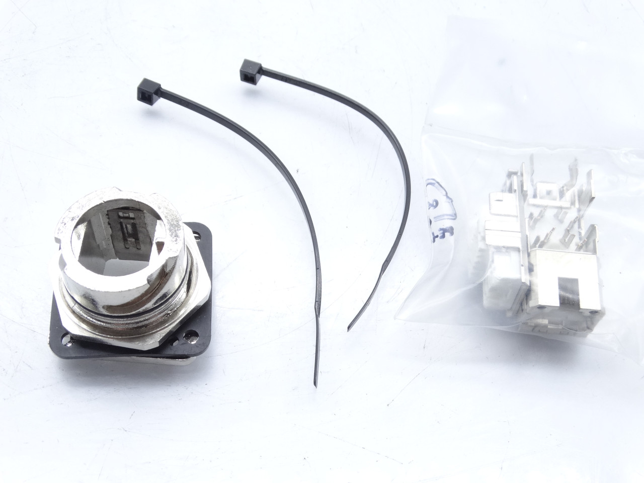 Allen Bradley 1585BZ-F8BF Receptacle