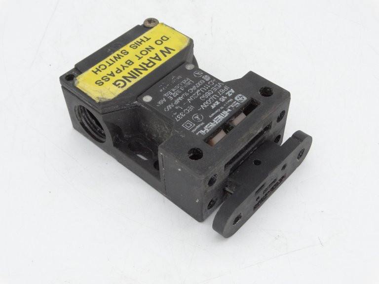 Schmersal AZ-15-ZVR Switch