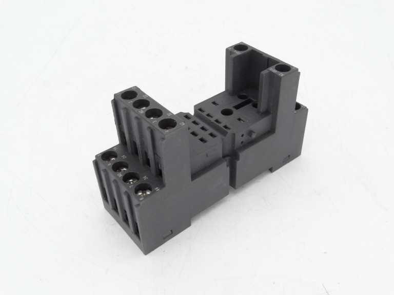 Omron PYF14-ESN-B Relay Socket
