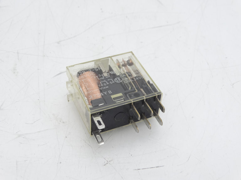 OMRON G2R-2-SND 24 VDC Relay With Base – Used